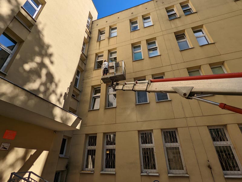 Montaż klimatyzatora zewnętrznego w hali w Poznaniu